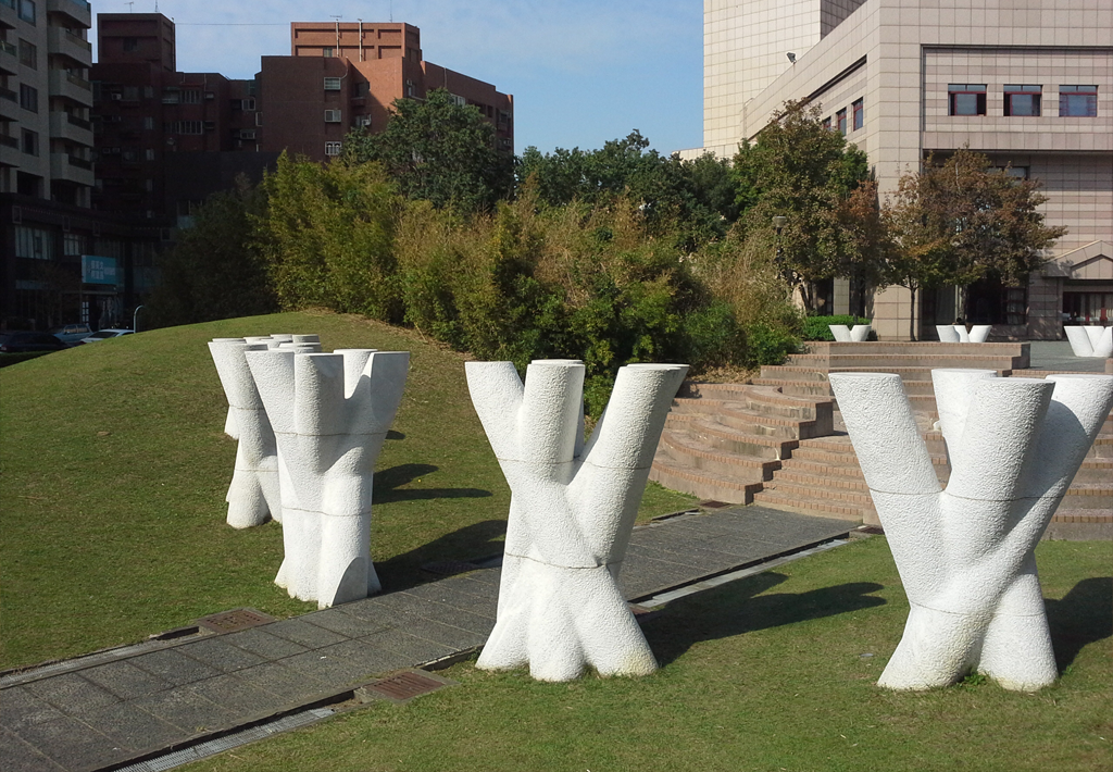 貝杜藝術代理藝術家薩璨如Cynthia Sah、尼古拉.貝杜Nicolas Bertoux,義大利卡拉拉大理石雕雕塑,大型公共藝術景觀藝術美術館雕刻典藏