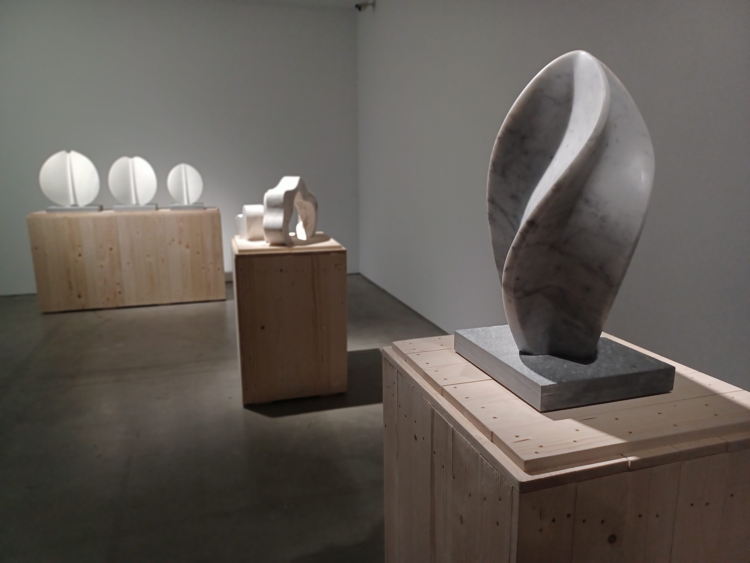 薩璨如(Cynthia Sah)和尼古拉.貝杜(Nicolas Bertoux)的雙個展「湧現 撰文/黃筱慧(東吳大學哲學系副教授)