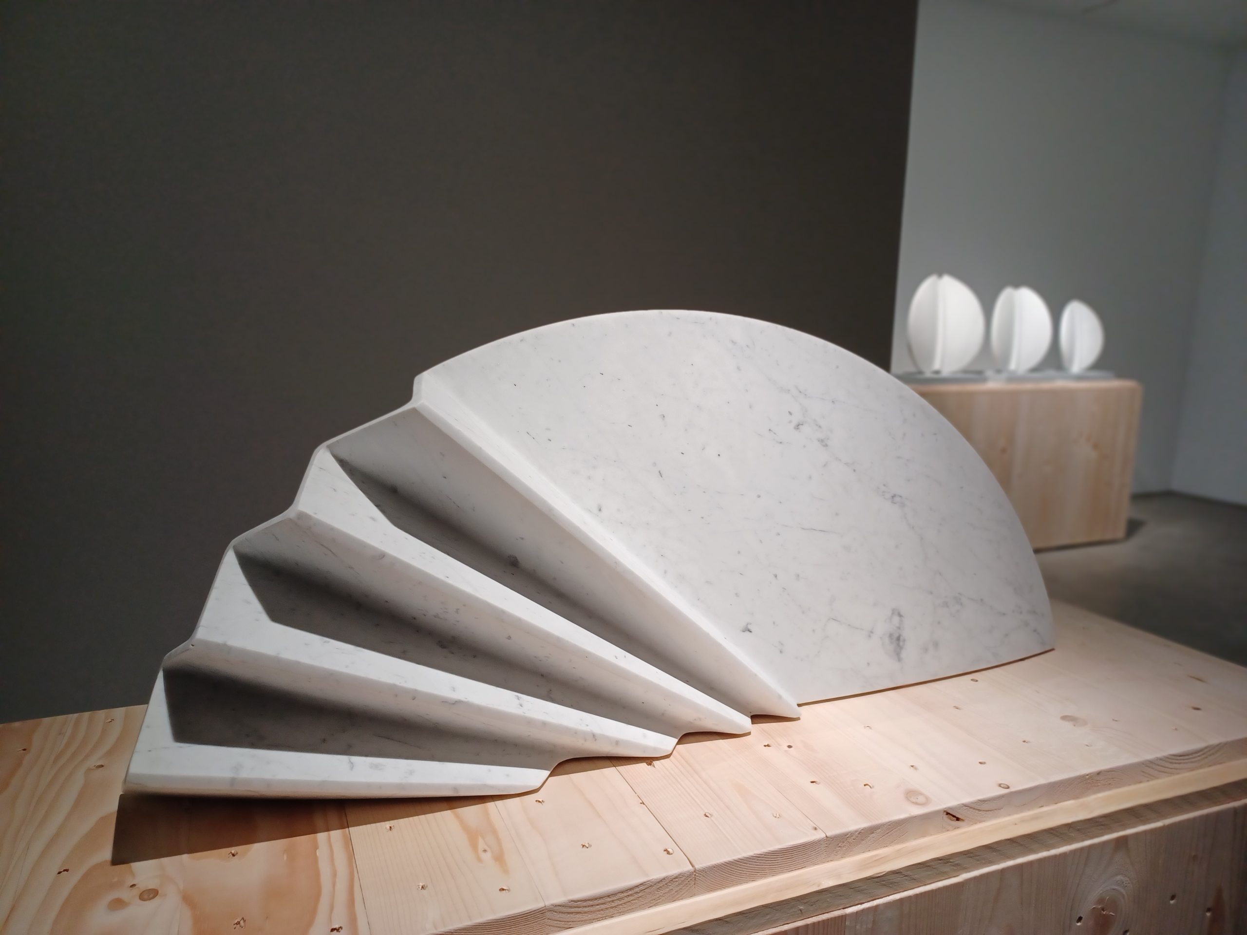 薩璨如(Cynthia Sah)和尼古拉.貝杜(Nicolas Bertoux)的雙個展「湧現 撰文/黃筱慧(東吳大學哲學系副教授)