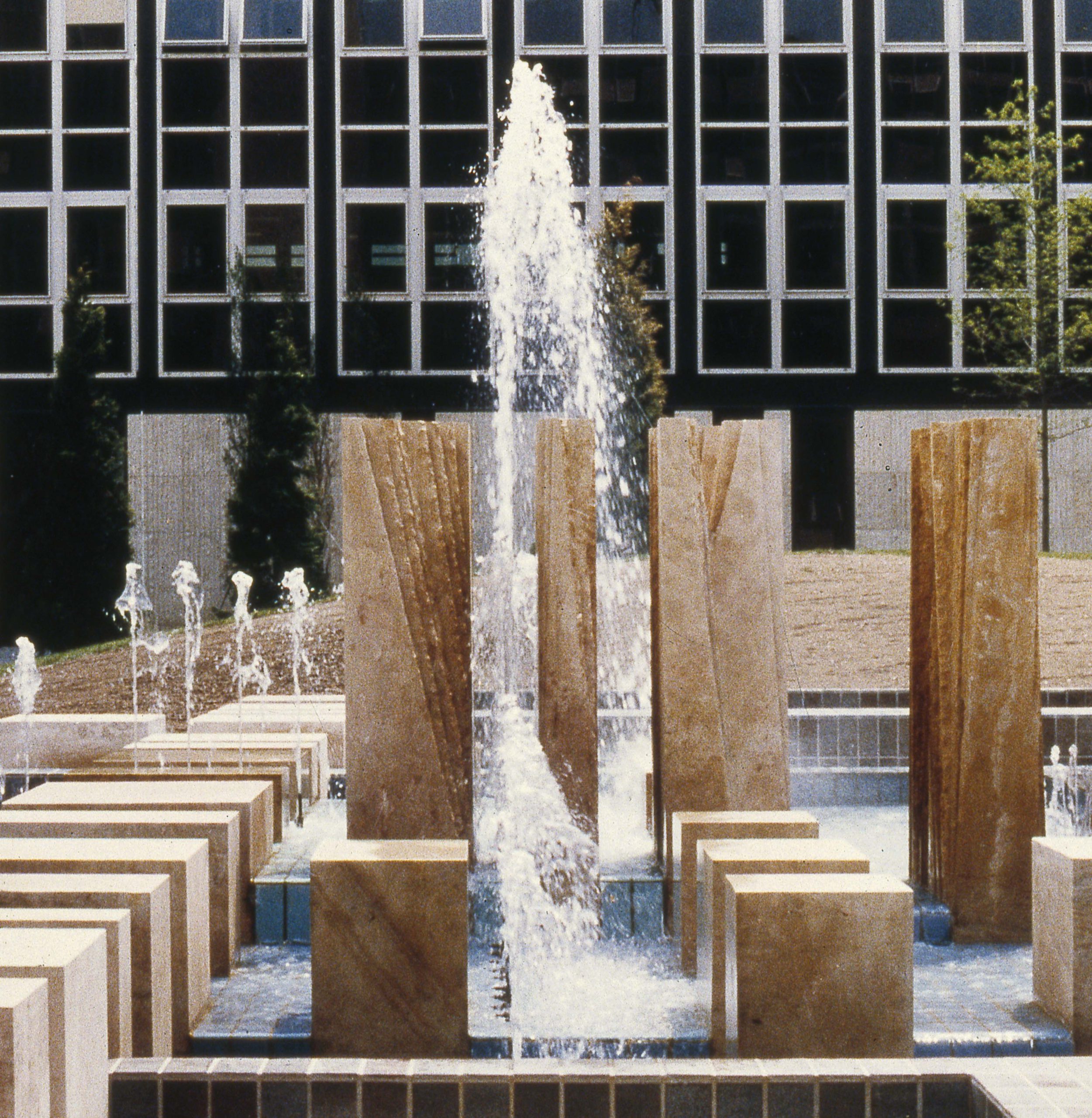 水之交響 WATER SYMPHONY 貝杜藝術代理藝術家薩璨如Cynthia Sah、尼古拉．貝杜Nicolas Bertoux，義大利卡拉拉大理石雕雕塑，大型公共藝術景觀藝術美術館雕刻典藏