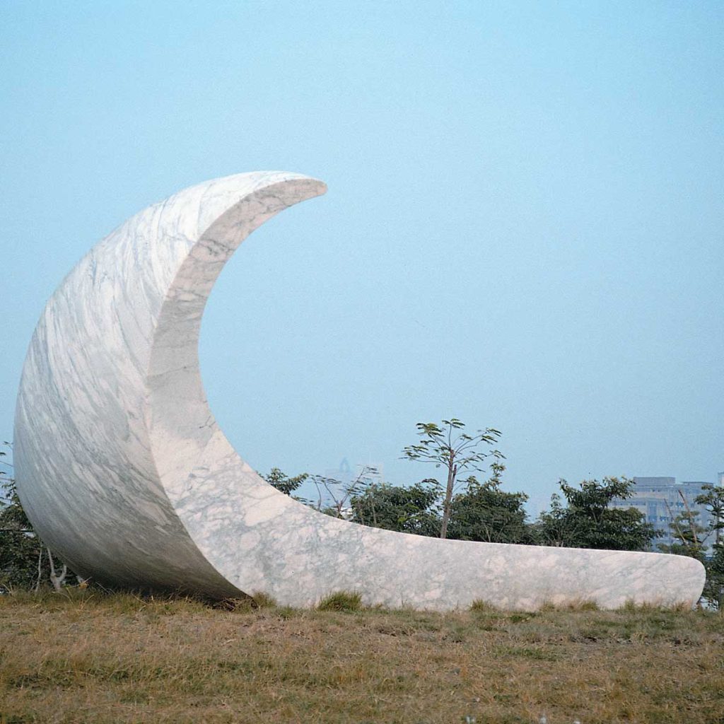 和善的回報(迴浪) GENTLE RETURN 貝杜藝術代理藝術家薩璨如Cynthia Sah、尼古拉．貝杜Nicolas Bertoux，義大利卡拉拉大理石雕雕塑，大型公共藝術景觀藝術美術館雕刻典藏