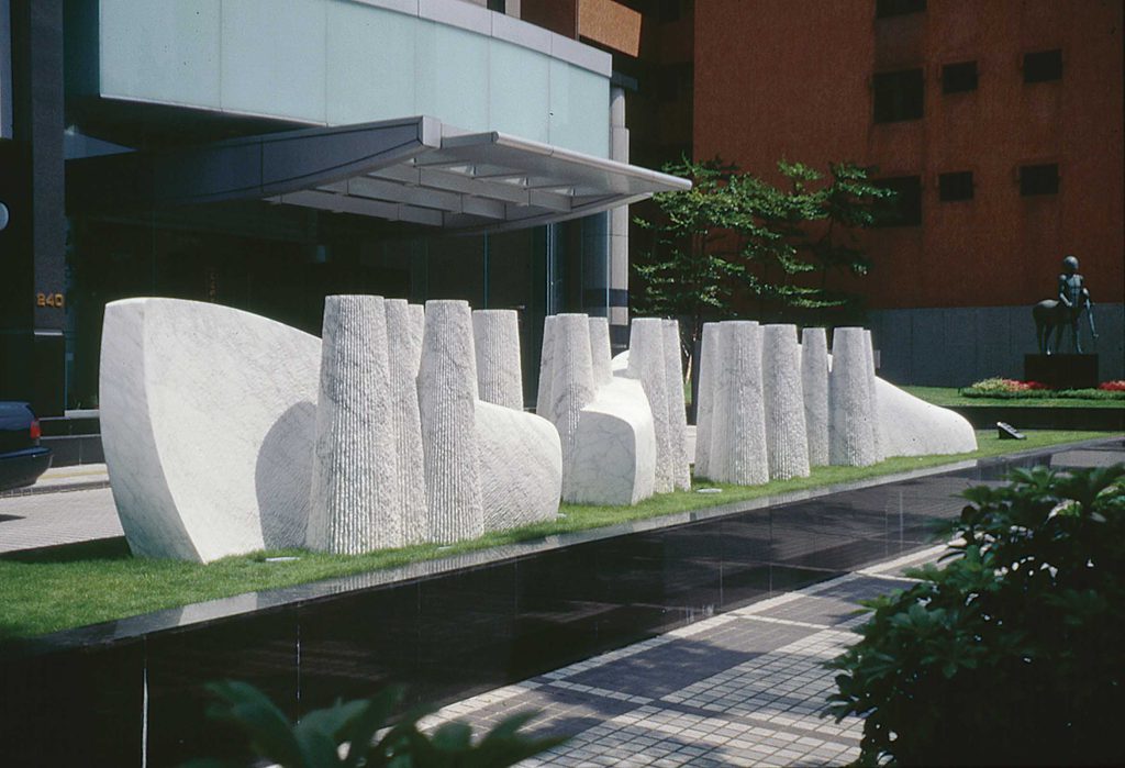 暢流 THE TRACK 貝杜藝術代理藝術家薩璨如Cynthia Sah、尼古拉．貝杜Nicolas Bertoux，義大利卡拉拉大理石雕雕塑，大型公共藝術景觀藝術美術館雕刻典藏