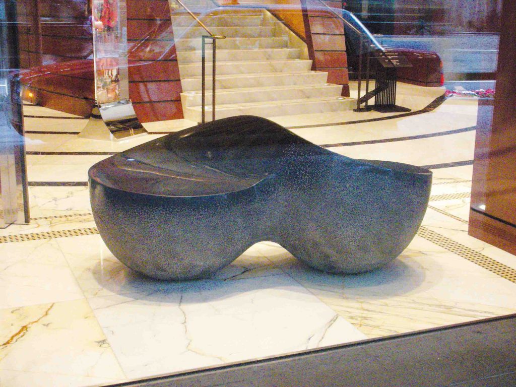 相依 A COUPLE 貝杜藝術代理藝術家薩璨如Cynthia Sah、尼古拉．貝杜Nicolas Bertoux，義大利卡拉拉大理石雕雕塑，大型公共藝術景觀藝術美術館雕刻典藏