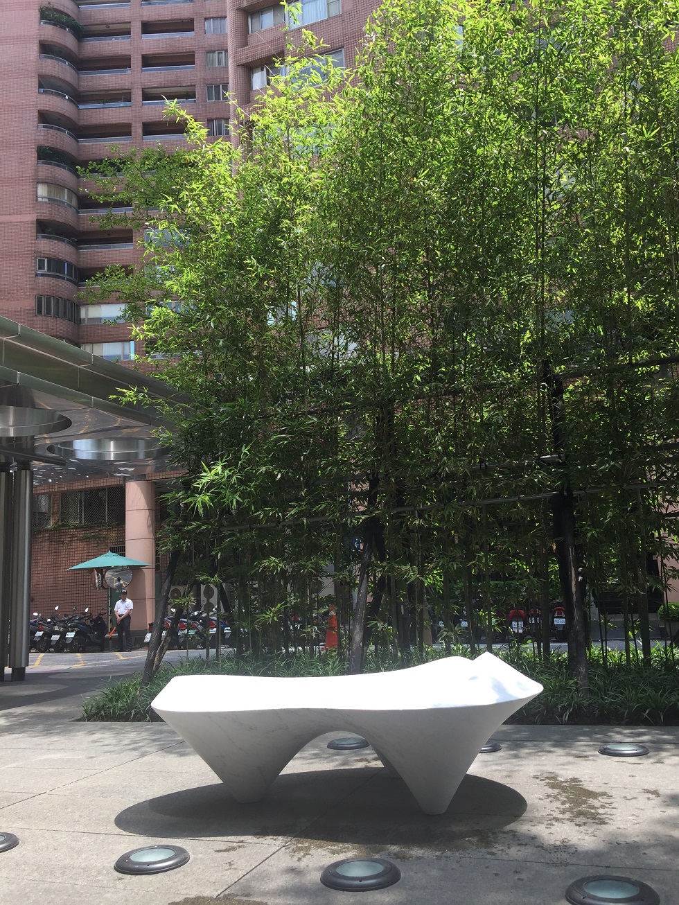 貝杜藝術代理藝術家薩璨如Cynthia Sah、尼古拉．貝杜Nicolas Bertoux，義大利卡拉拉大理石雕雕塑，大型公共藝術景觀藝術美術館雕刻典藏