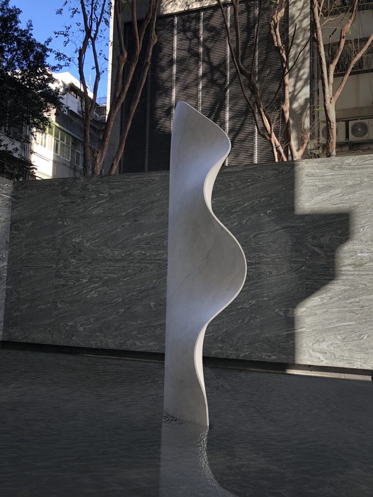 貝杜藝術代理藝術家薩璨如Cynthia Sah、尼古拉．貝杜Nicolas Bertoux，義大利卡拉拉大理石雕雕塑，大型公共藝術景觀藝術美術館雕刻典藏