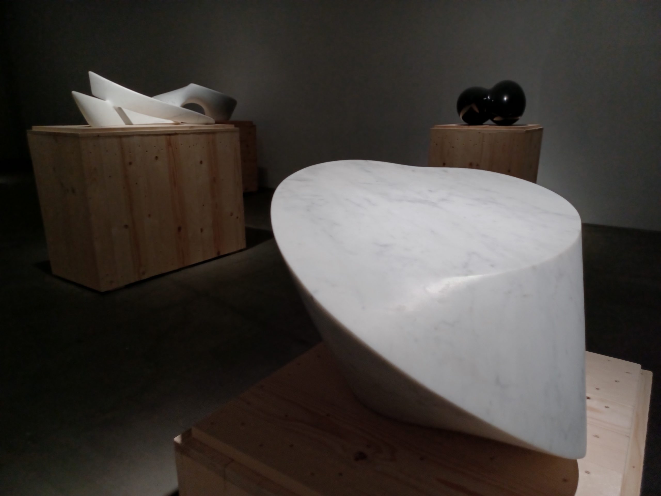 薩璨如(Cynthia Sah)和尼古拉.貝杜(Nicolas Bertoux)的雙個展「湧現 撰文/黃筱慧(東吳大學哲學系副教授)