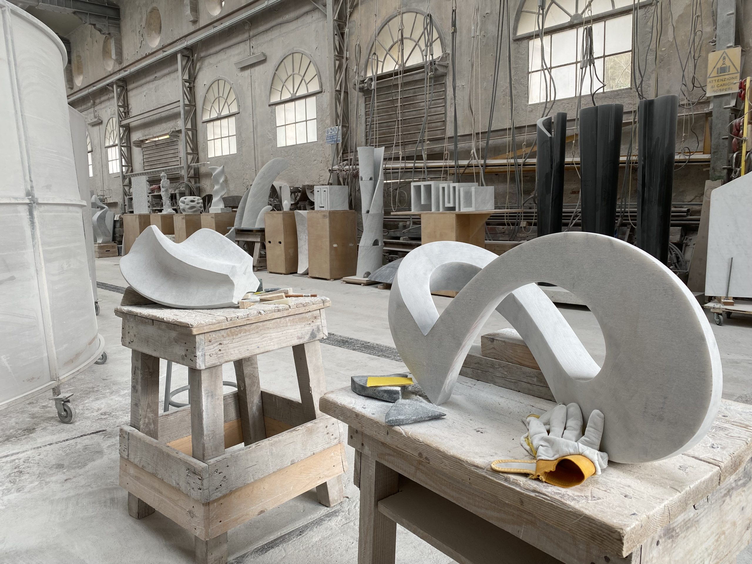 貝杜藝術代理藝術家薩璨如Cynthia Sah、尼古拉．貝杜Nicolas Bertoux，義大利卡拉拉大理石雕雕塑，大型公共藝術景觀藝術美術館雕刻典藏