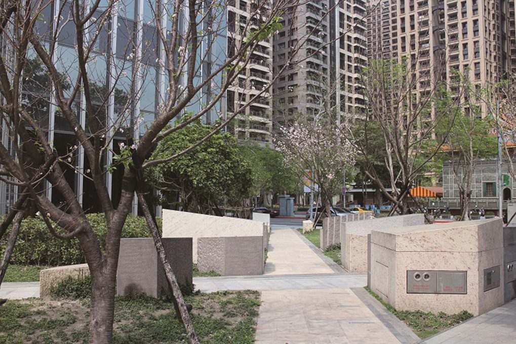 貝杜藝術代理藝術家薩璨如Cynthia Sah、尼古拉．貝杜Nicolas Bertoux，義大利卡拉拉大理石雕雕塑，大型公共藝術景觀藝術美術館雕刻典藏