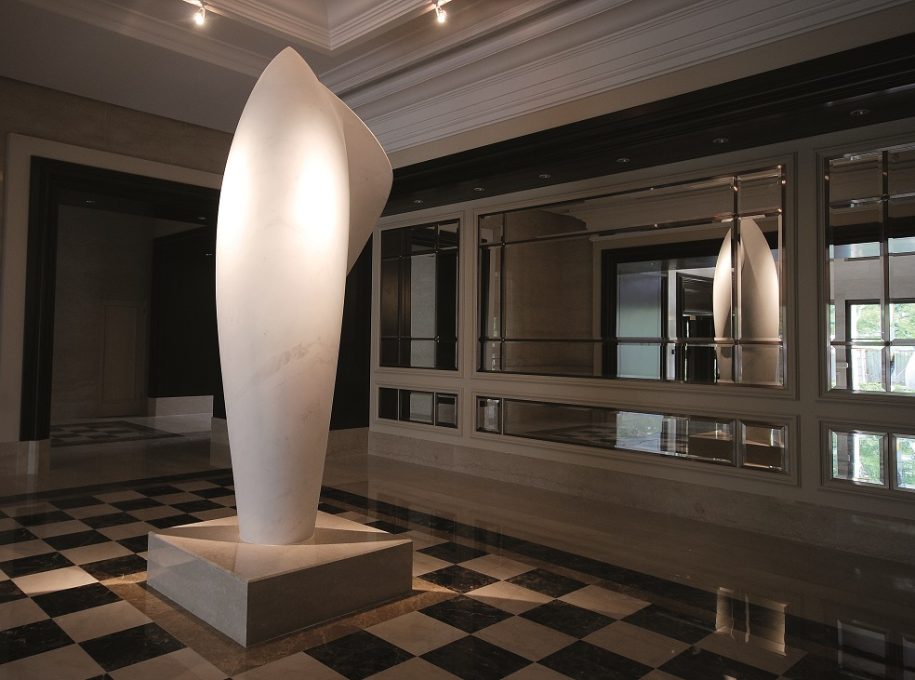 風的獨奏 INVOLUTED 貝杜藝術代理藝術家薩璨如Cynthia Sah、尼古拉．貝杜Nicolas Bertoux，義大利卡拉拉大理石雕雕塑，大型公共藝術景觀藝術美術館雕刻典藏